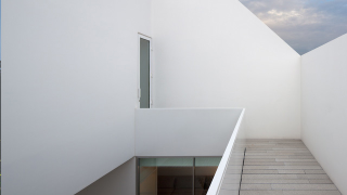 Illustration for article titled Could You Live in This Ultra Minimalist Home?